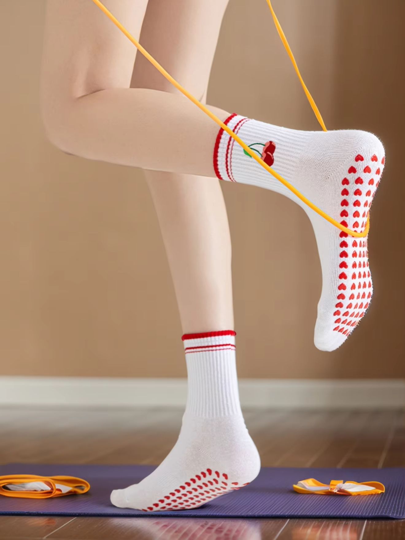 Yoga & Fitness With Faye The Well Being Studio Abbots Langley - 1組のクロスボーダープロフェッショナルヨガソックス、コットンストラップ付きシリコン滑り止めピラティスフィットネスダンスフロアソックス